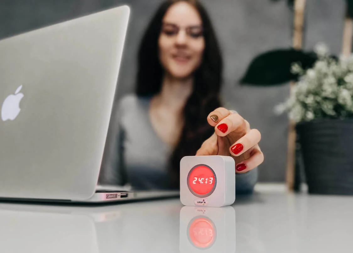 Luxafor’s Pomodor Timer set to red to show the worker is busy.
